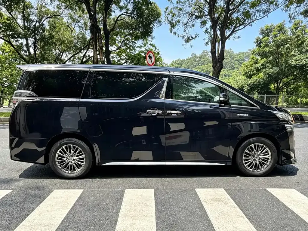 Toyota Vellfire — фото 10