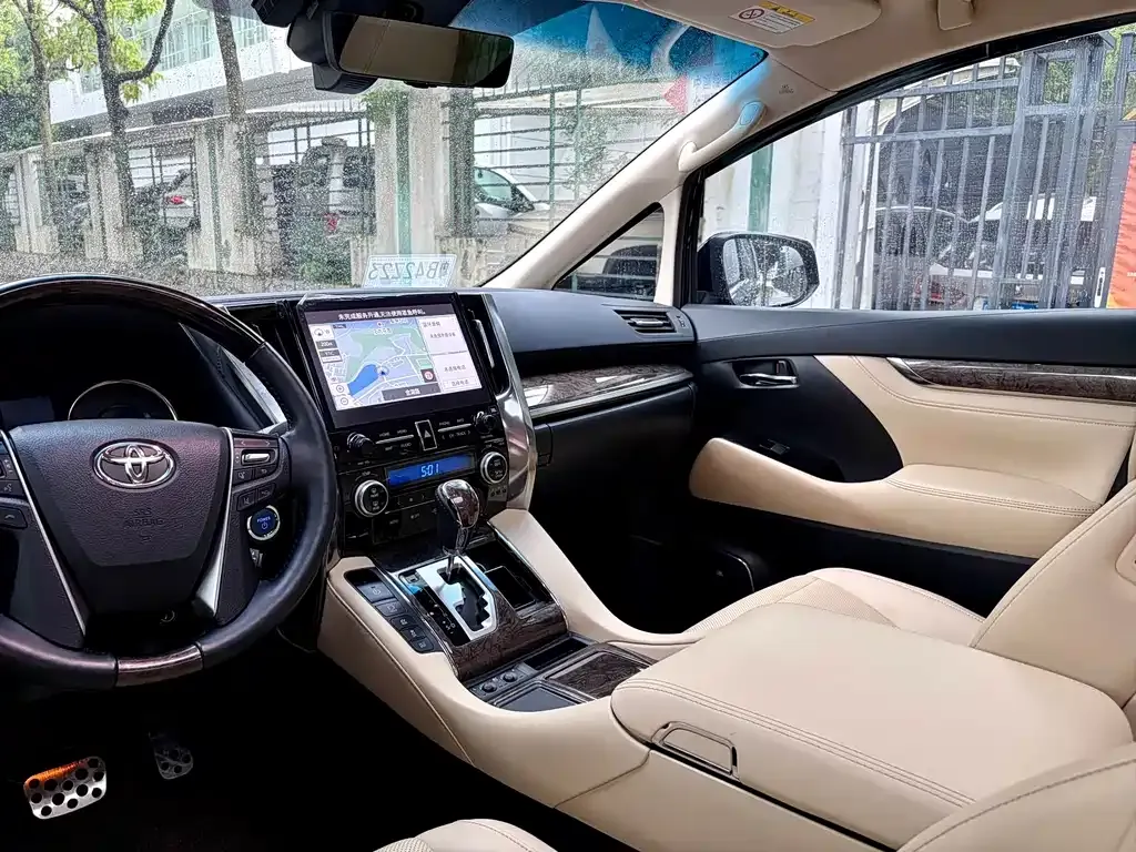 Toyota Vellfire — фото 3