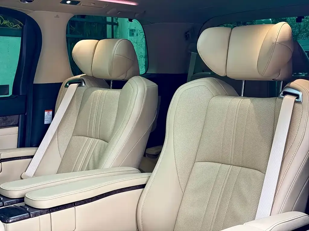 Toyota Vellfire — фото 5