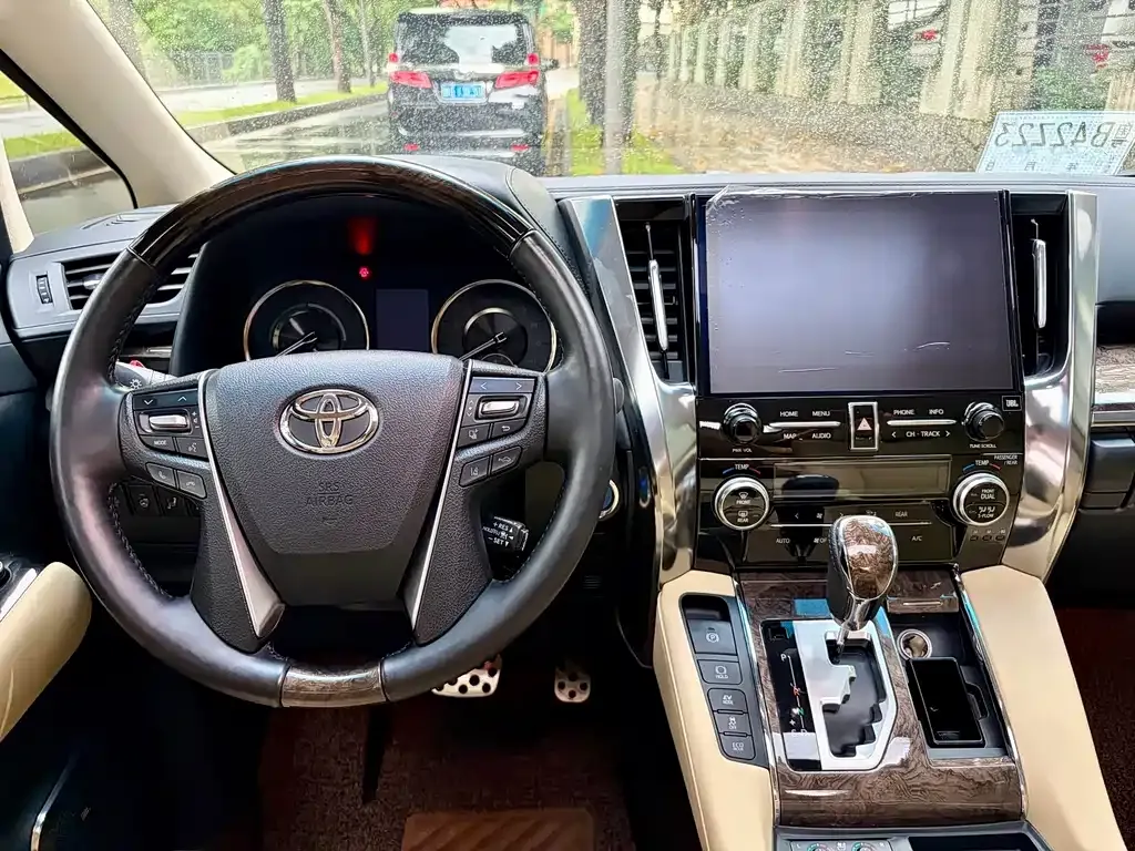 Toyota Vellfire — фото 4