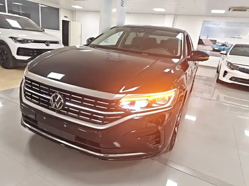 Volkswagen Passat — фото 1