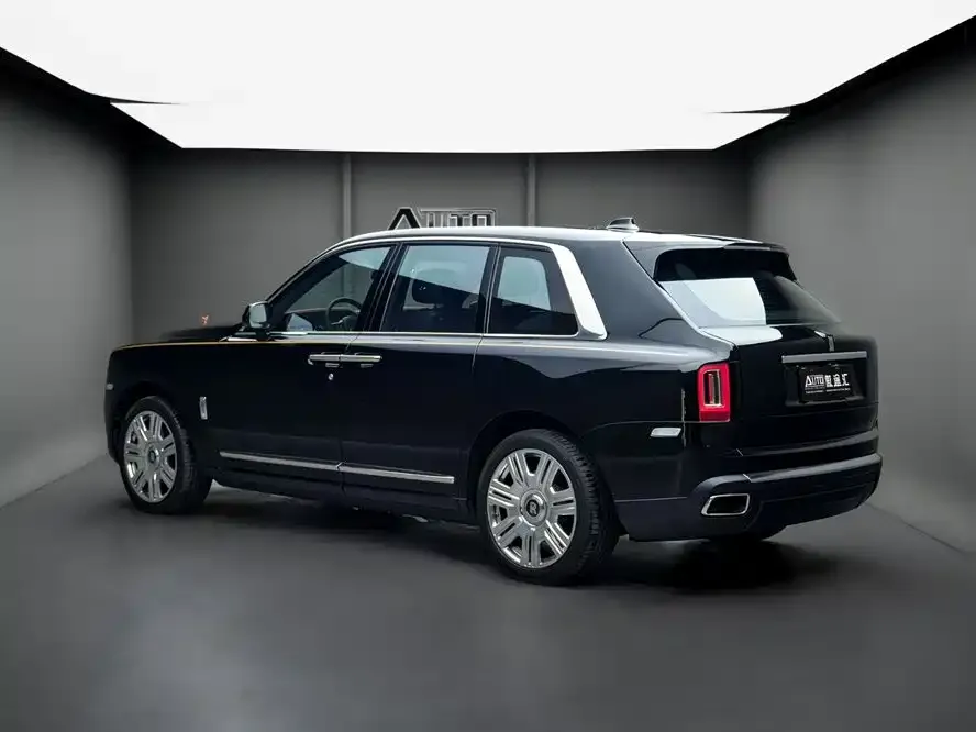 Rolls-Royce Cullinan — фото 10