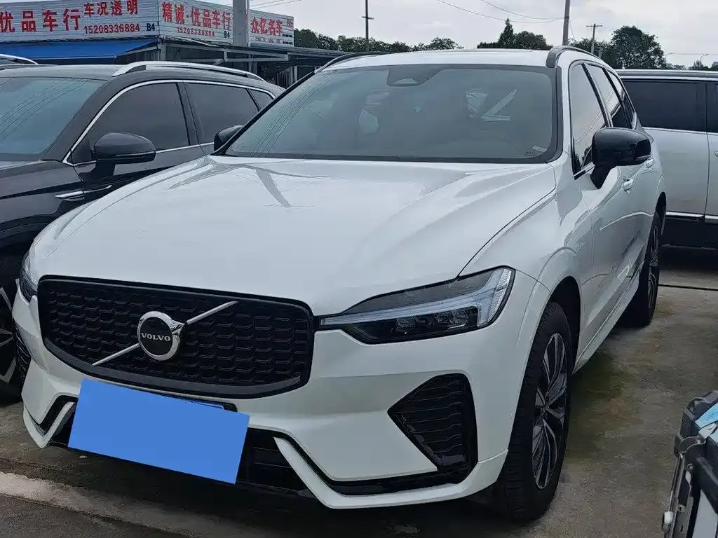 Volvo XC60 — фото 1