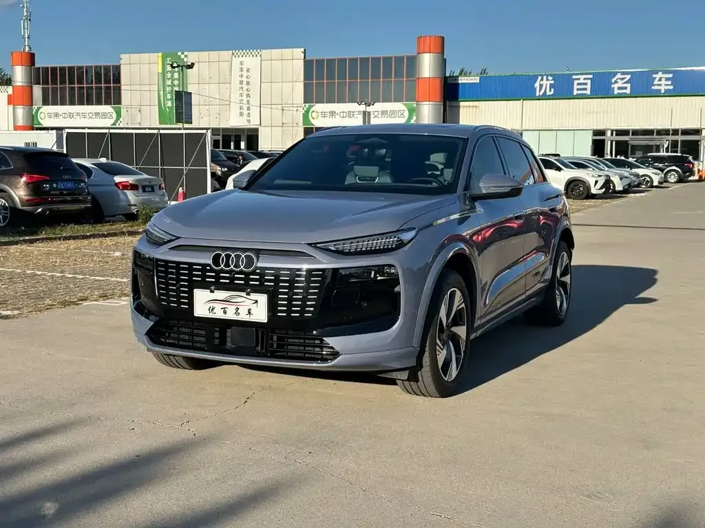 Audi Q6L e-tron — фото 1
