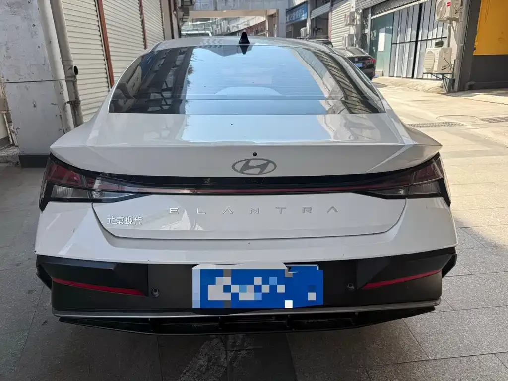 Hyundai Elantra — фото 3