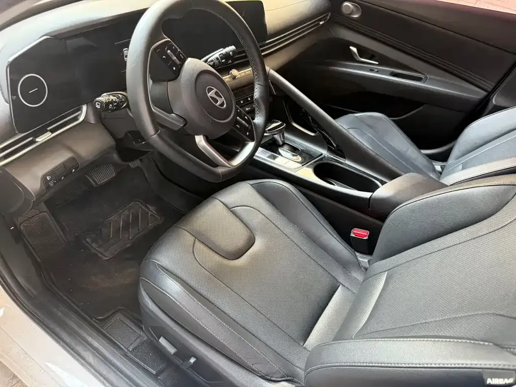 Hyundai Elantra — фото 2