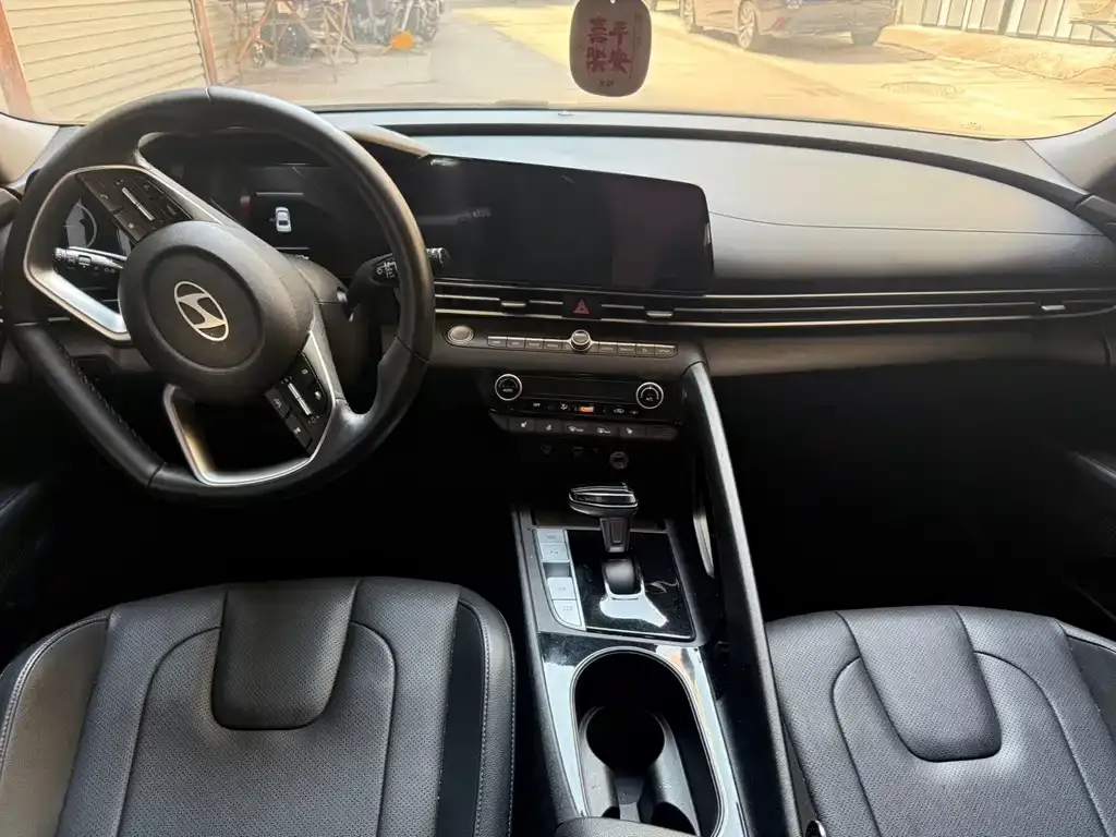 Hyundai Elantra — фото 6