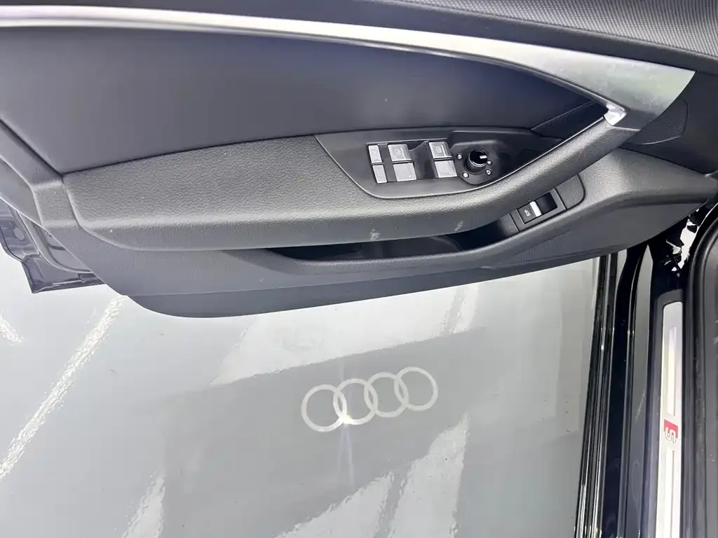 Audi A6L — фото 10