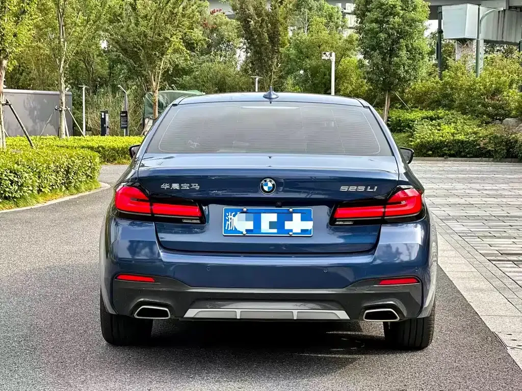 BMW 5 Series — фото 5