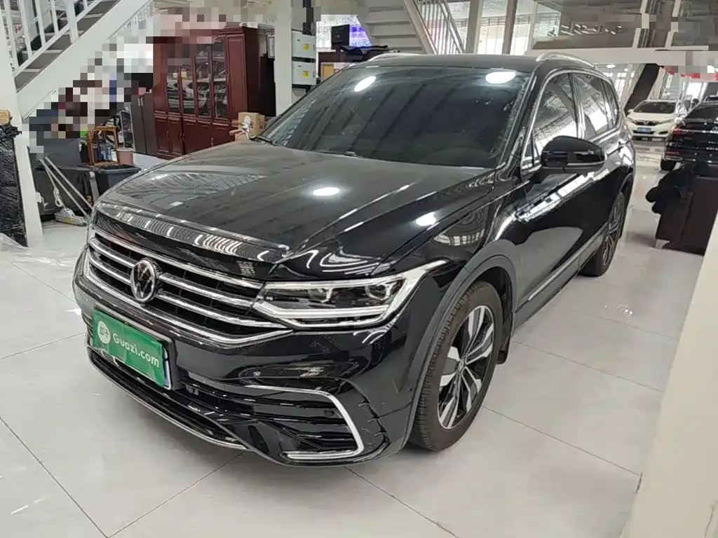 Volkswagen Tiguan L — фото 2