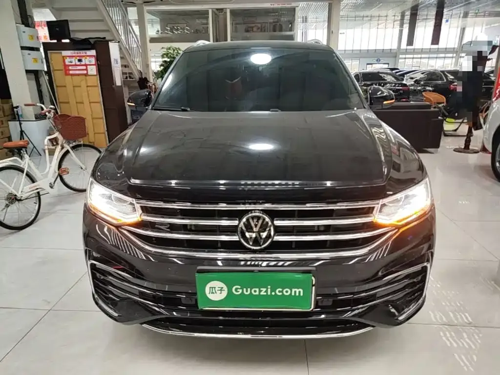 Volkswagen Tiguan L — фото 8