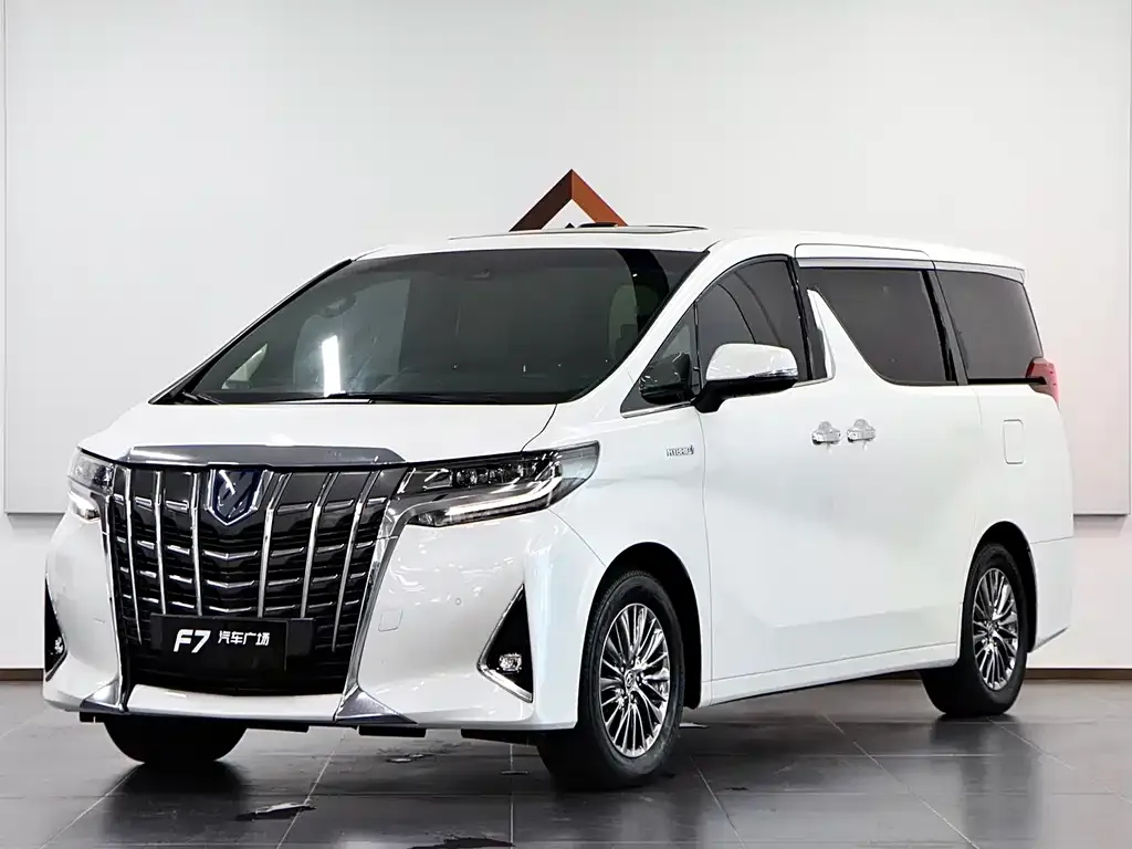 Toyota Alphard — фото 1