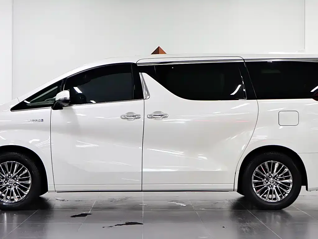 Toyota Alphard — фото 4
