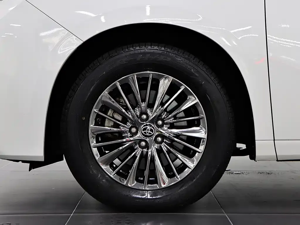 Toyota Alphard — фото 7