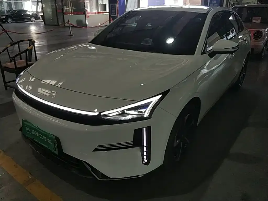 Geely Galaxy L6 — фото 1