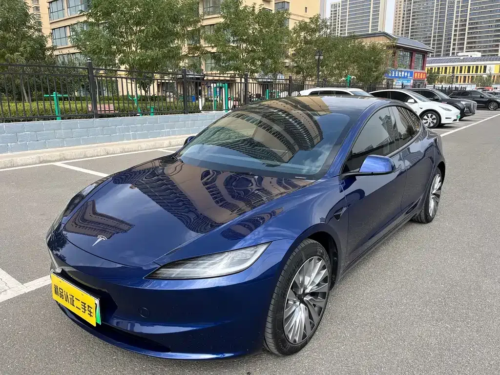 Tesla Model 3 — фото 1