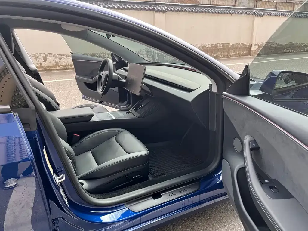 Tesla Model 3 — фото 7
