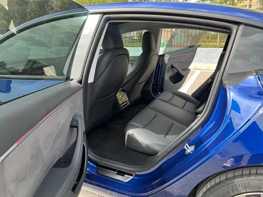 Tesla Model 3 — фото 10