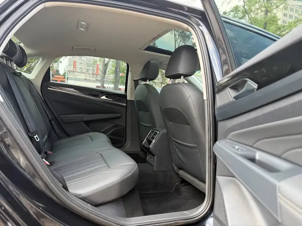 Volkswagen Passat — фото 5