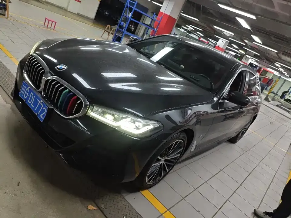 BMW 5 Series — фото 1