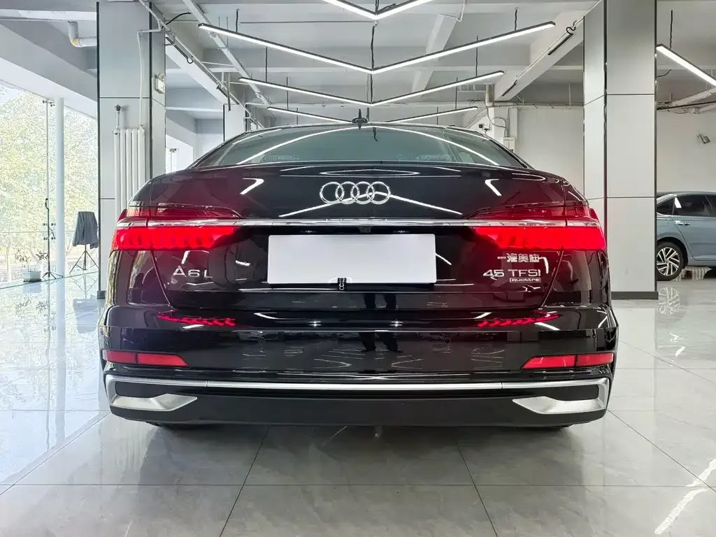 Audi A6L — фото 8