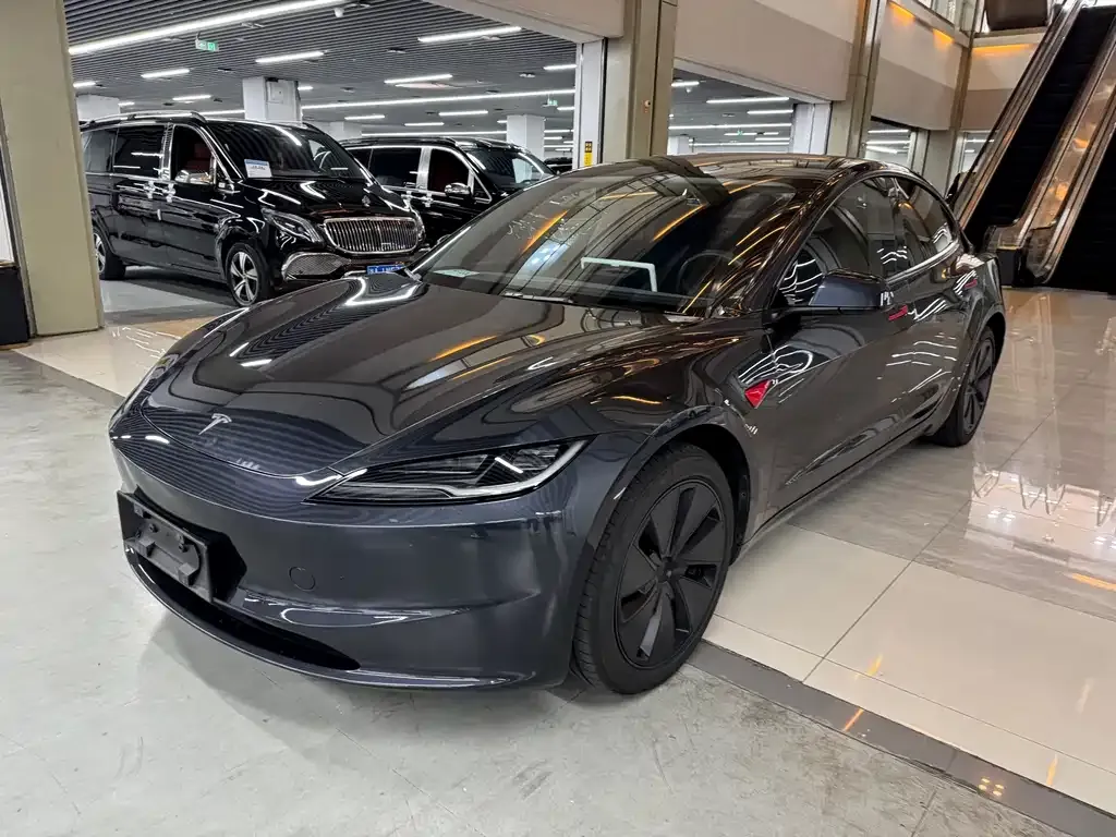 Tesla Model 3 — фото 1