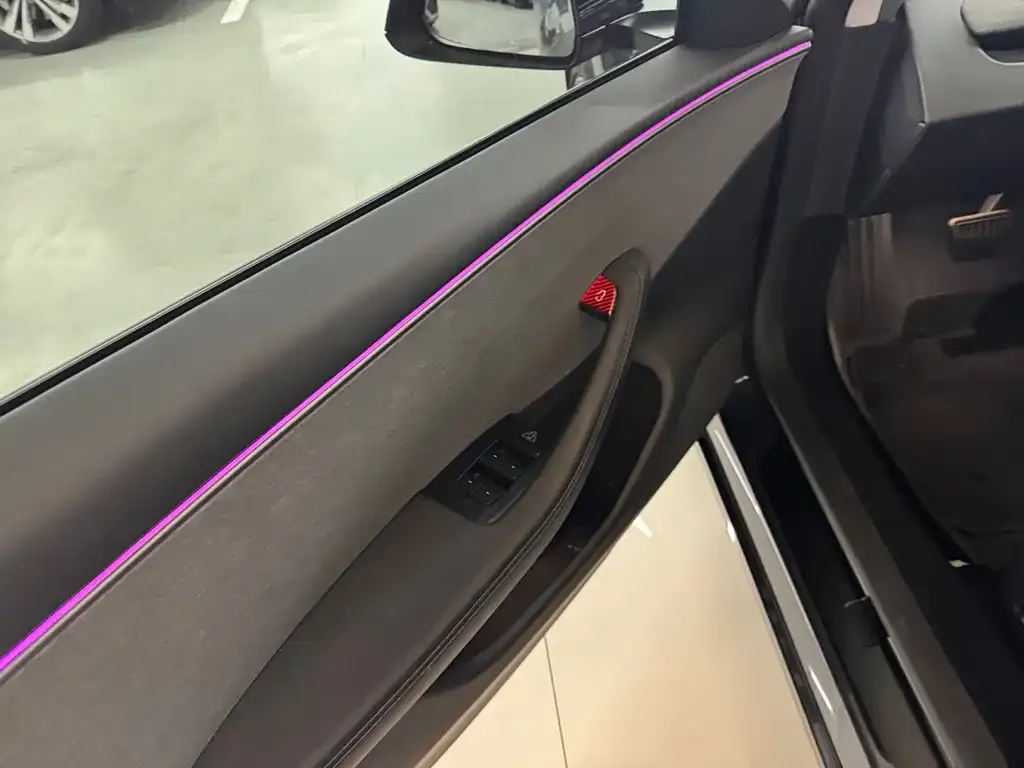Tesla Model 3 — фото 4