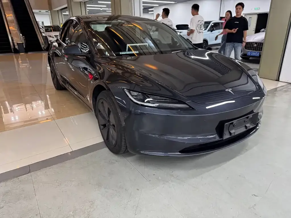 Tesla Model 3 — фото 9