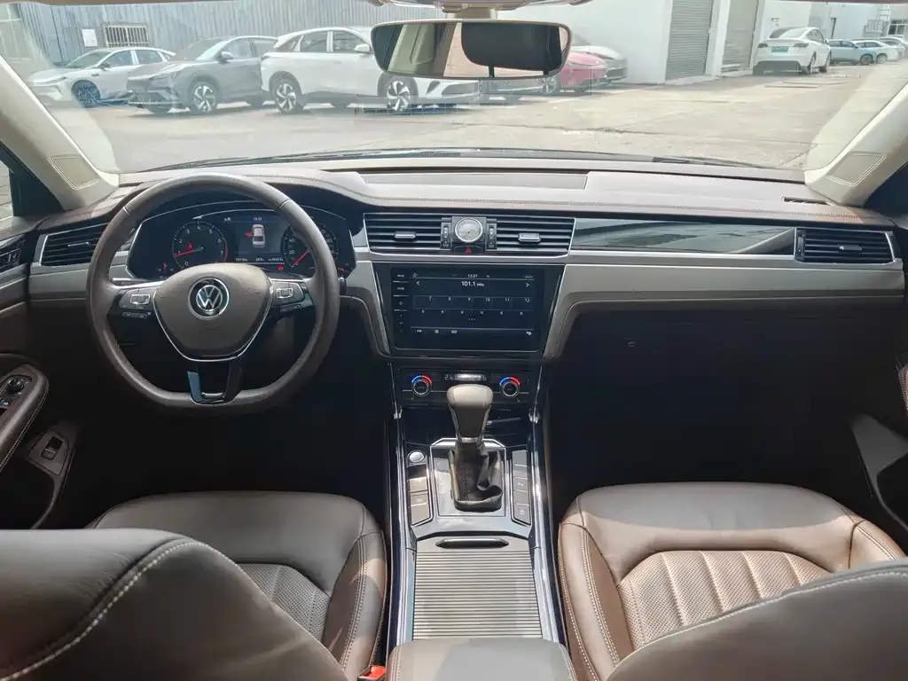 Volkswagen Phideon — фото 3
