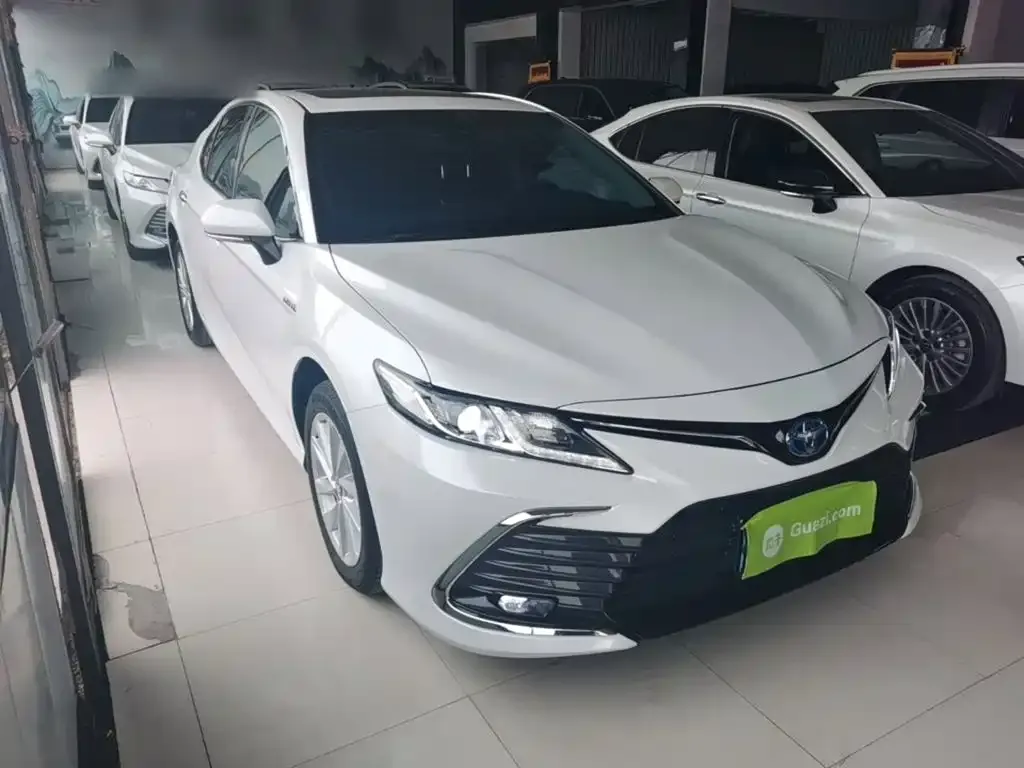 Toyota Camry — фото 7