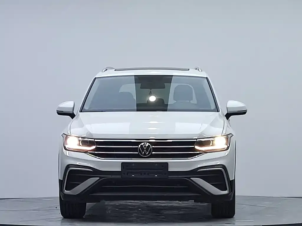 Volkswagen Tiguan L — фото 6