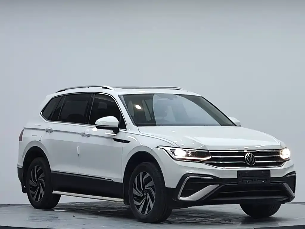 Volkswagen Tiguan L — фото 2