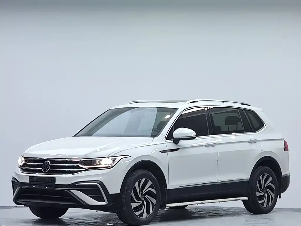Volkswagen Tiguan L — фото 10