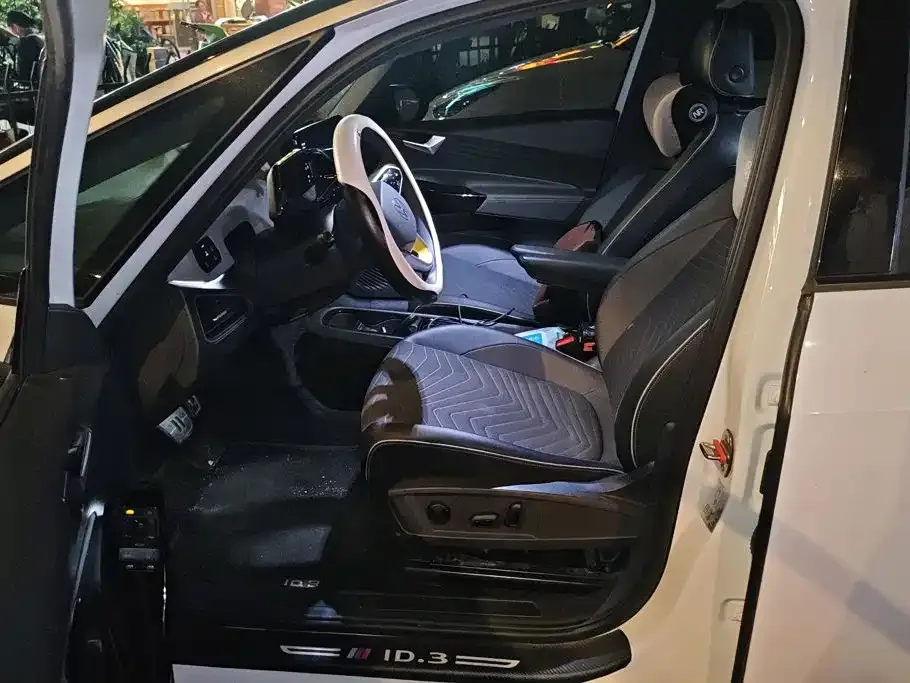 Volkswagen ID.3 — фото 5