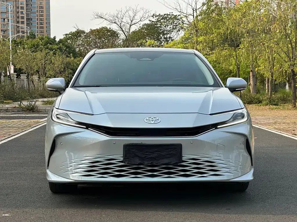 Toyota Camry — фото 8