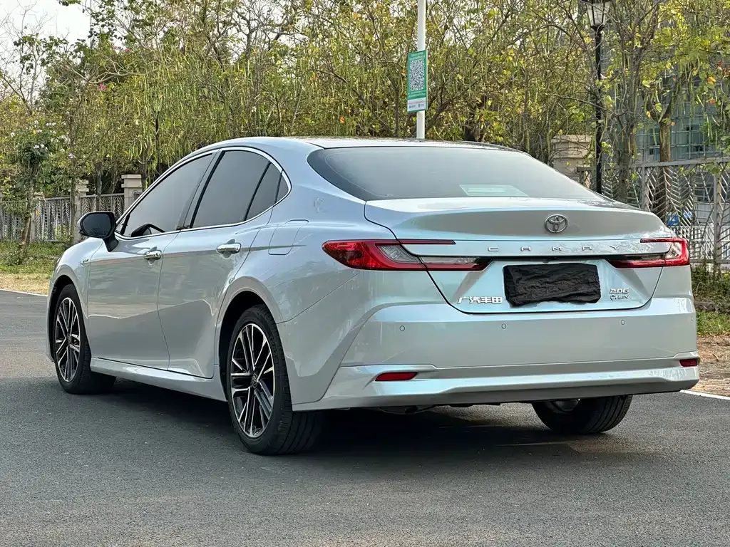 Toyota Camry — фото 10