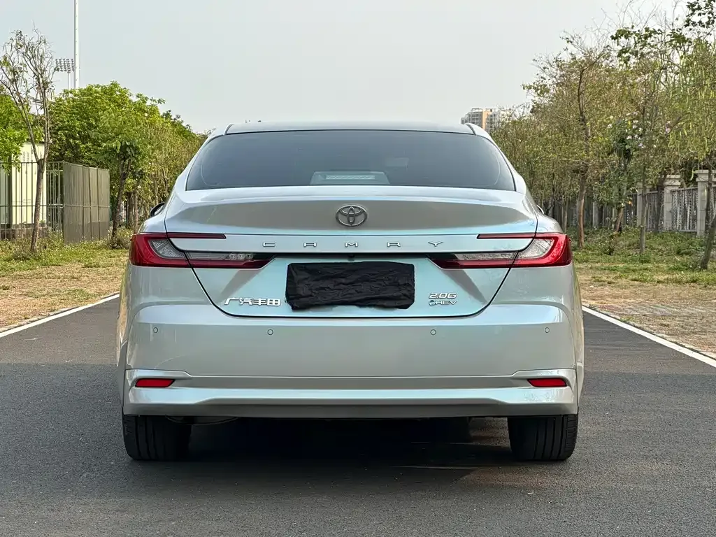 Toyota Camry — фото 3