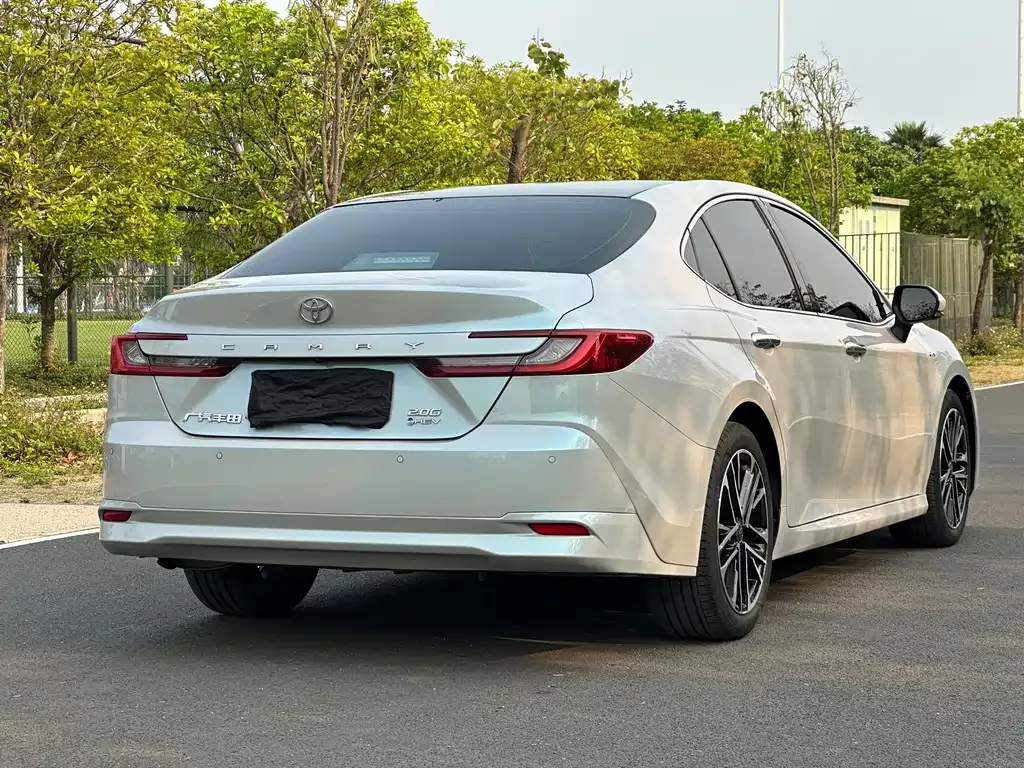 Toyota Camry — фото 9