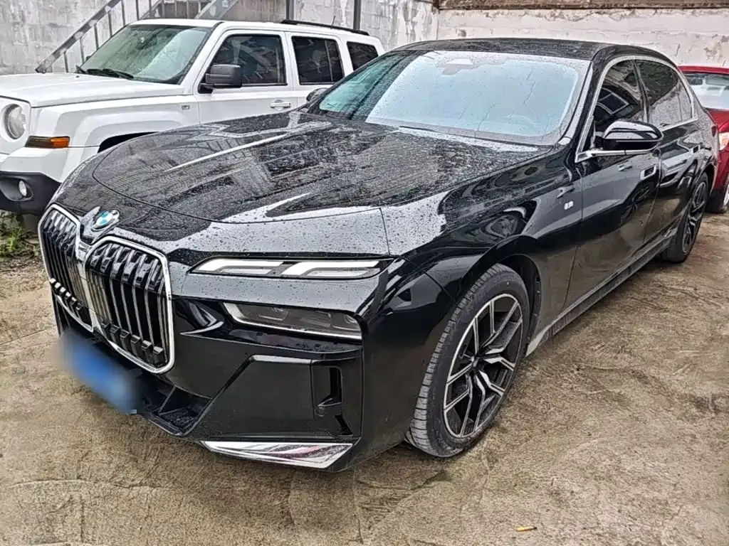 BMW 7 Series — фото 1