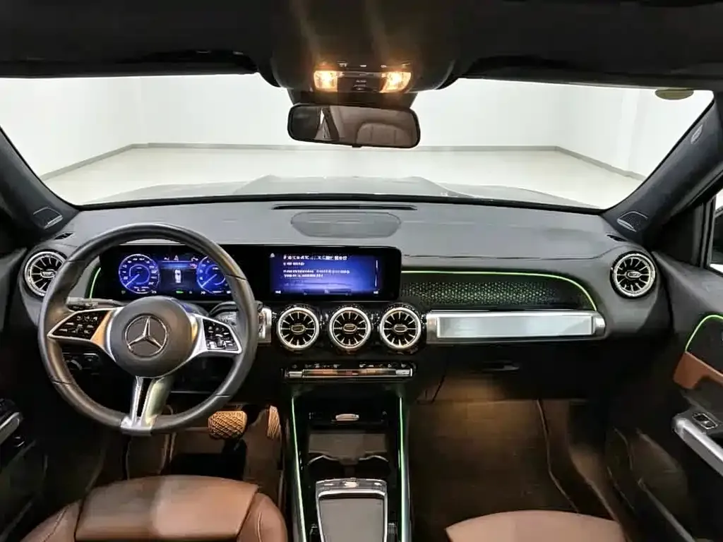 Mercedes-Benz EQB — фото 8