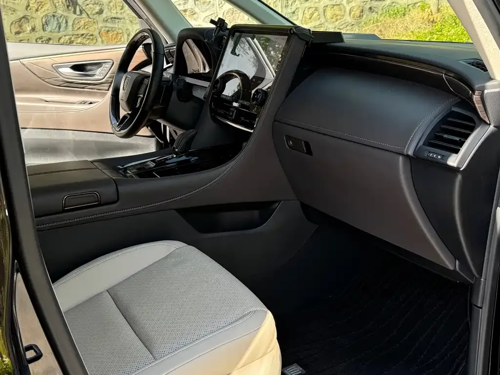 Toyota Vellfire — фото 8