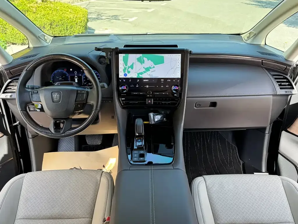 Toyota Vellfire — фото 2