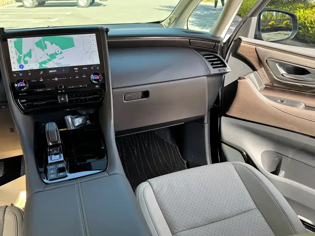 Toyota Vellfire — фото 5