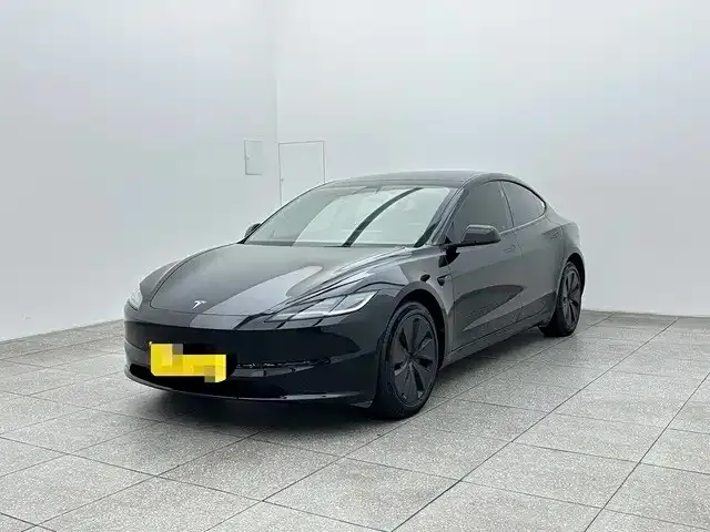 Tesla Model 3 — фото 1