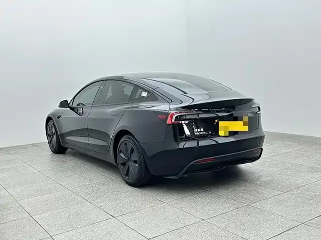 Tesla Model 3 — фото 2