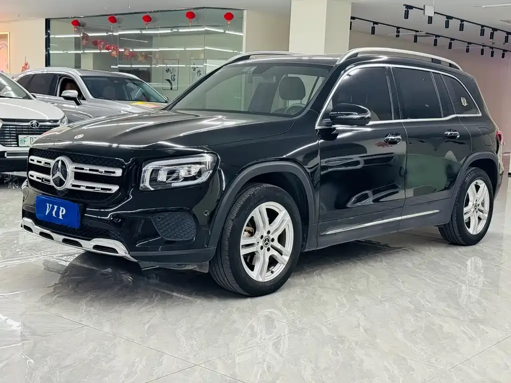Mercedes-Benz GLB — фото 1
