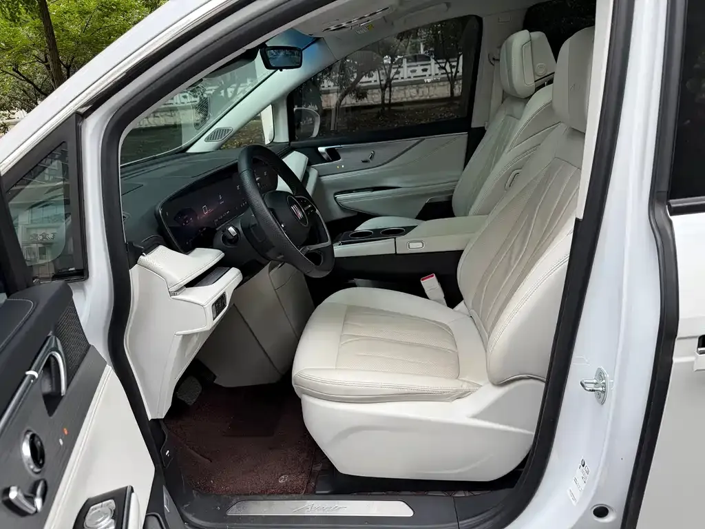 Buick GL8 Hybrid — фото 10