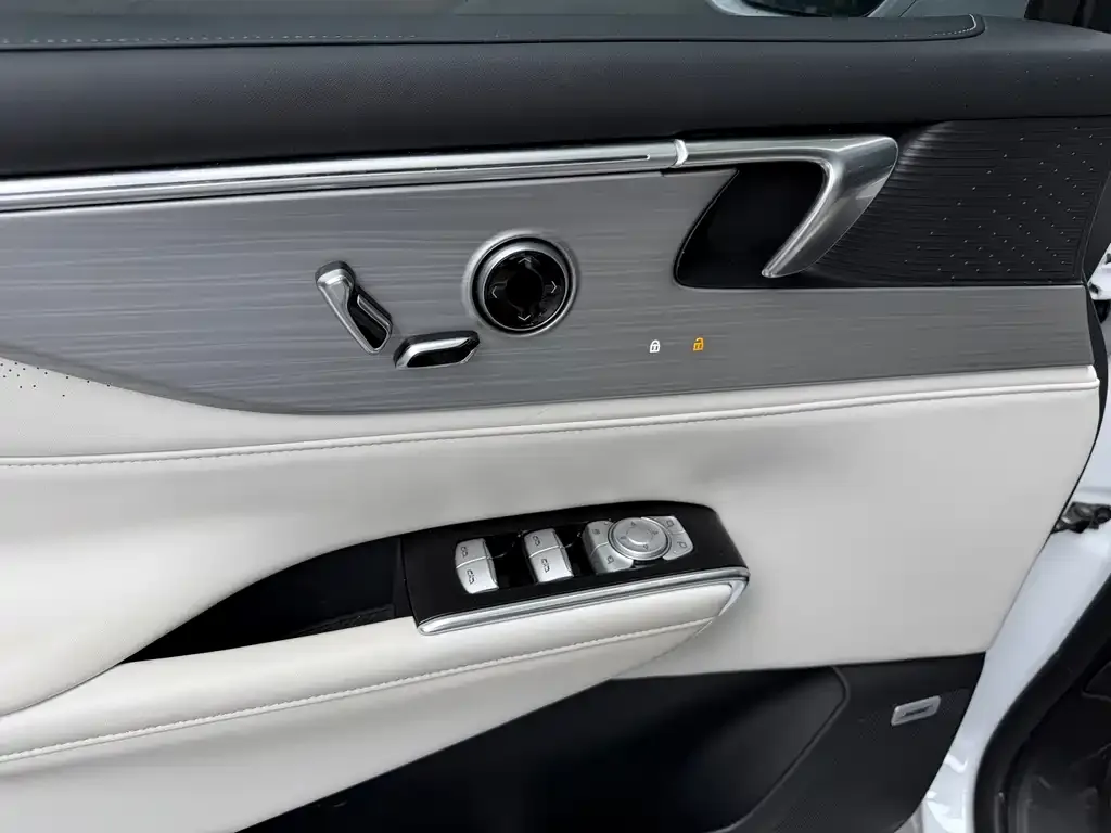 Buick GL8 Hybrid — фото 8