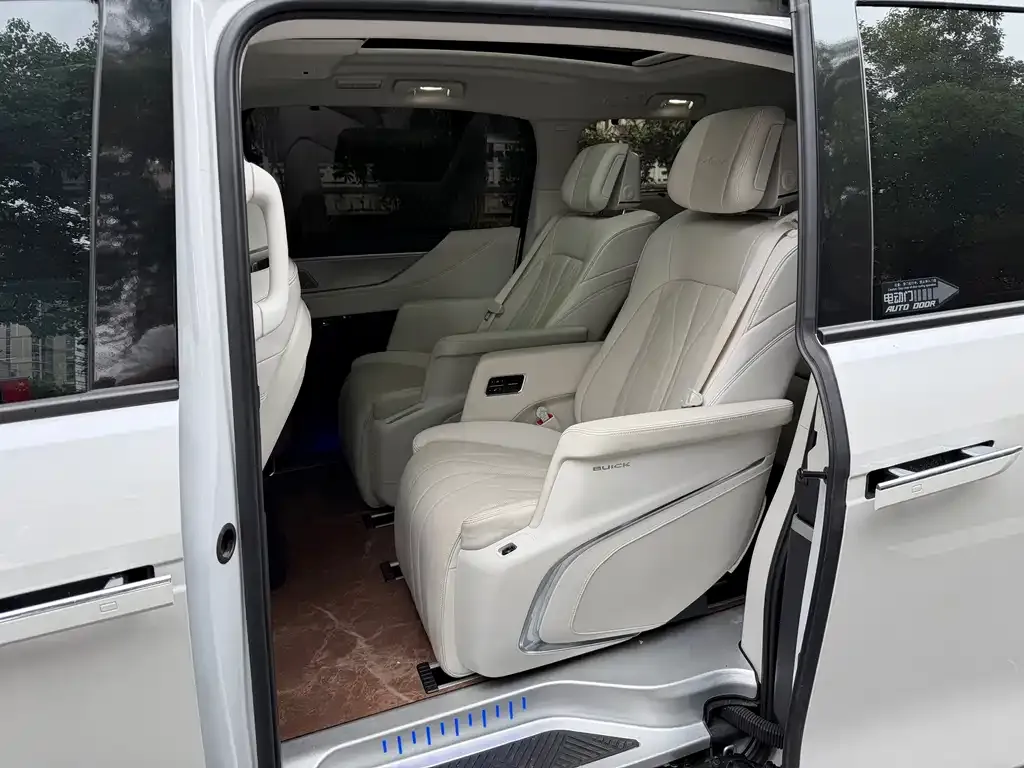Buick GL8 Hybrid — фото 4