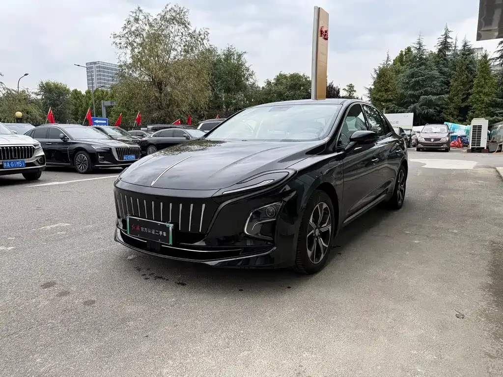 Hongqi E-QM5 — фото 1